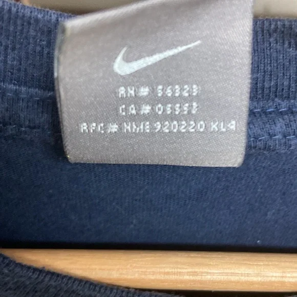 Vintage Nike Navy Australia Football T-Shirt - Picture 4 of 6